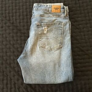 Levi Capris